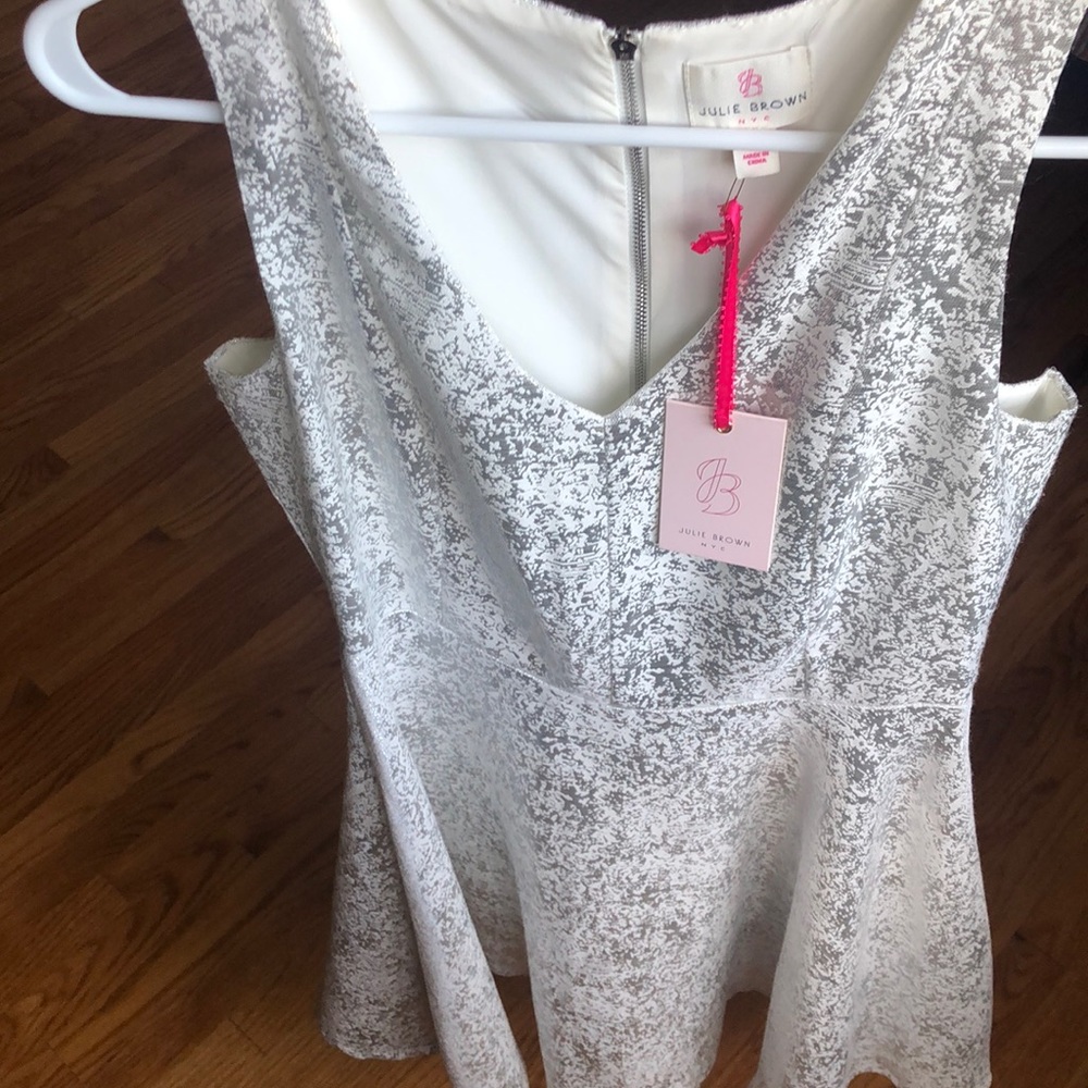Never been worn perfect for bridalware or summer!